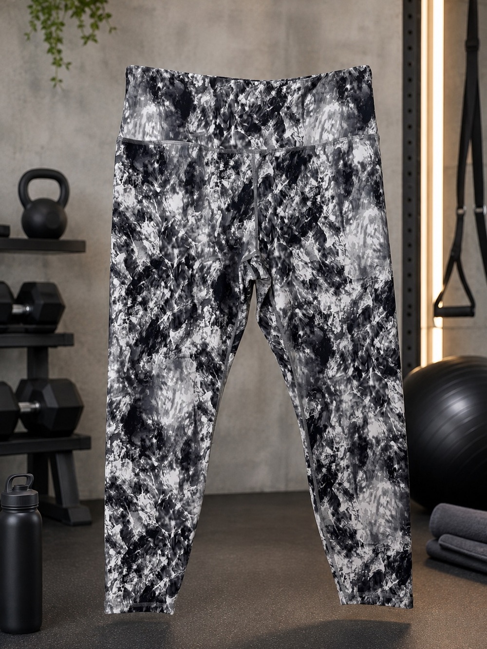 Spyder woman’s Black & Gray Tie-Dye Joggers